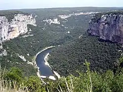 pohled na řeku od jihu