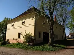 Arnoštovice, bývalý chudobinec.jpg