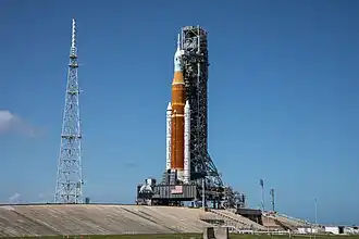 Raketa Artemis I na rampě LC-39B