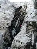Skalní komín v masívu kopce Birów (Ogrodzieniec, Polsko)