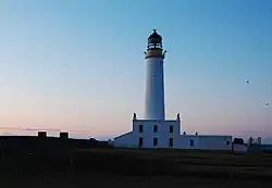 Auskerry Lighthouse jižně od Stronsay
