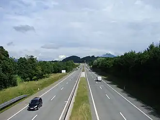 Rakouská dálnice A1 u obce Eugendorf.