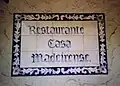 Azulejos na restauraci ve Funchalu.