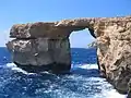 Azurové okno na maltském ostrově Gozo se kompletně zhroutilo během silné bouře 8. března 2017.