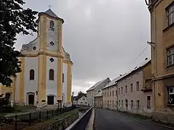 Centrum obce s kostelem Navštívení Panny Marie