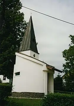 Kaple sv. Václava v Bílce z boku