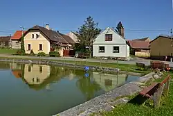 Severní strana návsi