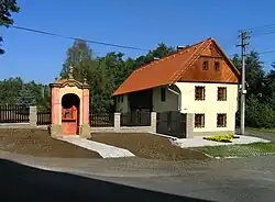 Domek a kaplička v Býčkovicích