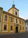 Bývalá radnice a dnes knihovna v Manětíně 01.jpg