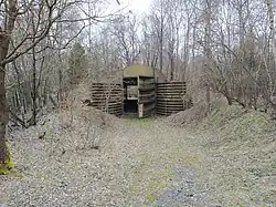 Hangár (silo, granit)