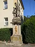 Bělá (u Staré Paky) - socha křest Krista (stav září 2024) (1).jpg