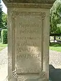 Nápis vzadu