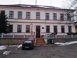 Obecní úřad, dříve základní škola