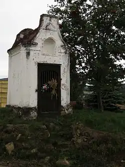 Běleč, kaplička.jpg
