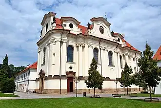 Bazilika svaté Markéty v Břevnově od jihozápadu