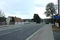 Silnice I/26 v obci, směrem k Draženovu