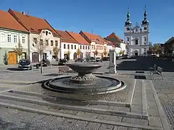 Náměstí s kostelem svatého Františka Xaverského a Ignáce z Loyoly