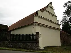 Březnice, stodola v bývalém panském dvoře.jpg