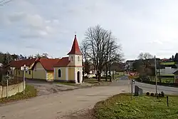 Kaple na návsi