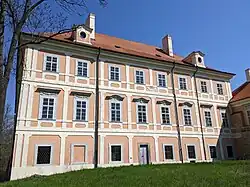 Březno (u Mladé Boleslavi) - zámek (duben 2023) (7).jpg