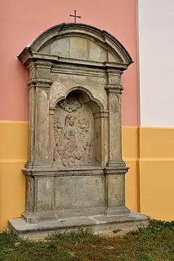 Výklenková kaple Panny Marie přesunutá z Nového Sedla do Března