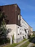 Babí (u Náchoda) - domy někdejší dělnické kolonie čp. 154-161 v ulici Na Vyšehradě, dílo Adolfa Loose (stav květen 2025).jpg