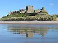 Hrad Bamburgh od severovýchodu.