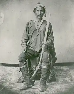 Muž držící pušku, 1868, šéf kmene Navahů Barboncito