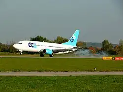 Boeing 737-300 společnosti Czech Connect Airlines na zkoušce v Hradci Králové (říjen 2010)