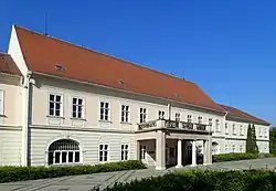 Průčelí zámku