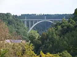Bechyně, most Duha, od zámku.jpg