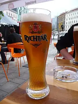 sklenice piva Rychtář