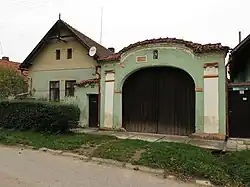 Benátecká Vrutice, brána s brankou čp. 22.jpg