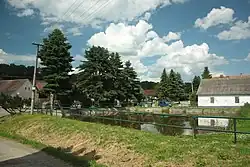 Rybník ve vesnici
