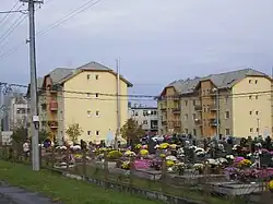 Bytové domy a hřbitov v části Veľká Ves (Branč)