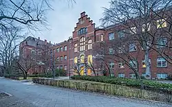 Historisches Hauptgebäude am Nordufer