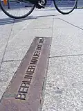 Vyznačení polohy zdi na Postupimském náměstí