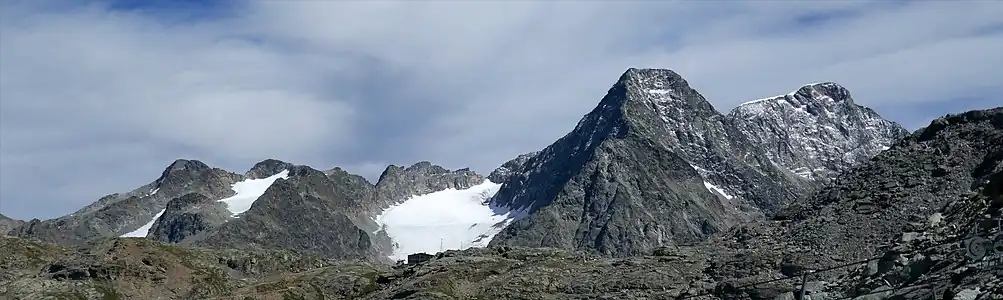 Piz Misaun, Piz Boval, Piz Tschierva a Piz Morteratsch (zleva), v popředí ledovec Vadret da Misaun