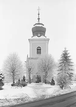 Kostel Narození Panny Marie, Běrunice, západní průčelí