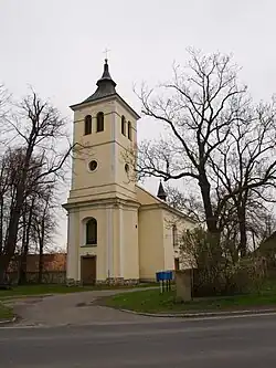 Kostel na návsi