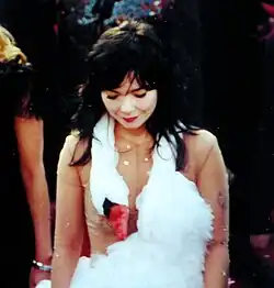 Björk v labutím obleku, rok 2001