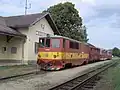 Železniční zastávka na úzkorozchodné trati