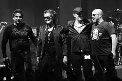 Black Country Communion na pódiu v Belgii v roce 2011, zleva: Derek Sherinian, Glenn Hughes, Joe Bonamassa a Jason Bonham