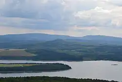 Pohled na Velký Špičák, Fichtelberg a Klínovec z Jelení hory u Přísečnice