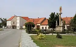 Náměstí Svobody s radnicí a mariánským sloupem
