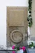 pamětní deska ve zdi kostela