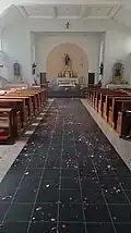 Interiér kostela po slavnosti Božího Těla.