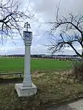 Boží muka kamenná u kostela Sv. Trojice (Trhové Sviny) 01.jpg