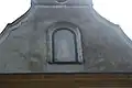 Štít s nikou a Pannou Marií