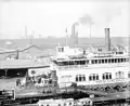 Cestující nastupující na trajekt North Vancouver v roce 1915